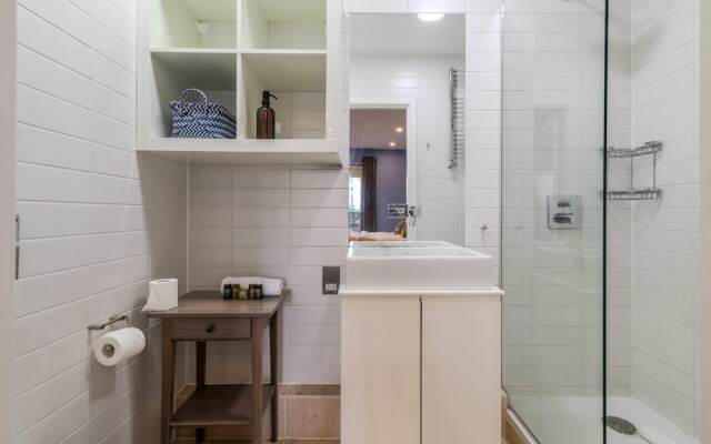 Beautiful Canal-side Flat in Hackney