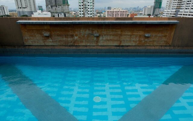 V Hotel
