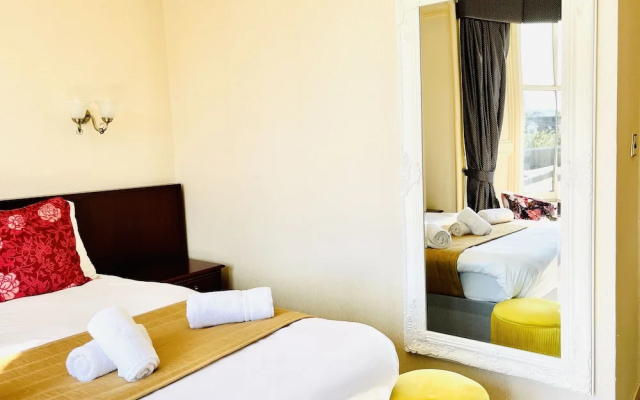 Lovat Hotel