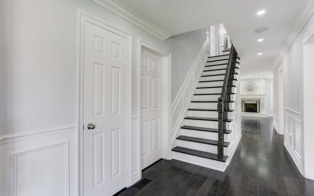 QuickStay - Beautiful 5bdrm House in Vaughan