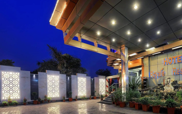 Royale Sarovar Portico Agra