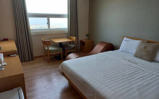 Prada Hotel & Pension