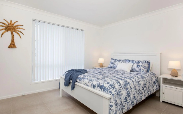 Sandy Feet Retreat - Pet Friendly - 1 Min Walk to Beach