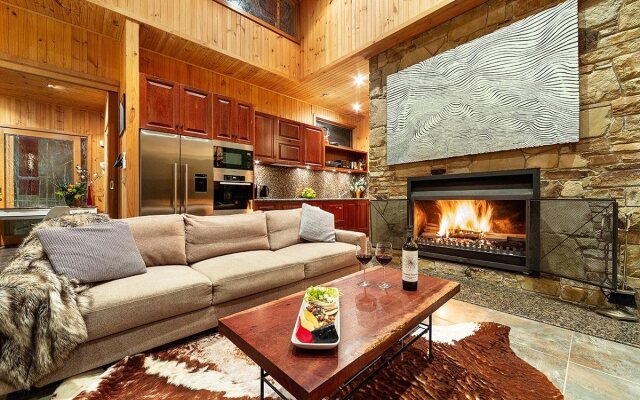 Stonehill Retreat - Private, Secluded, Luxury