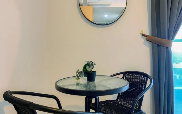 Best View and Comfy Studio at Gold Coast Apartment