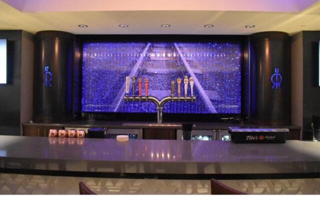 Crowne Plaza Kansas City Downtown by IHG