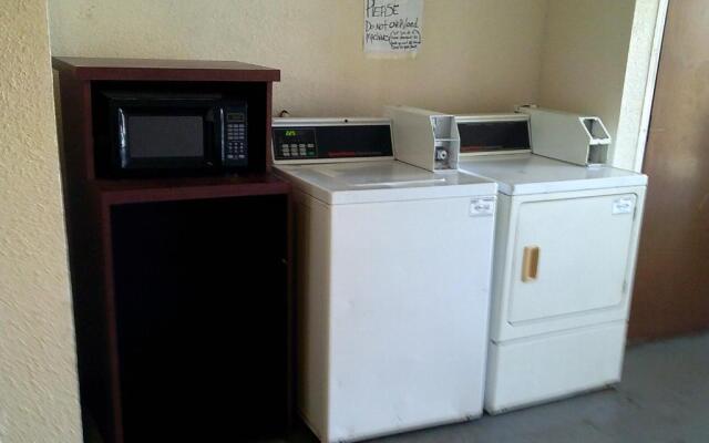 Metro Inn & Suites