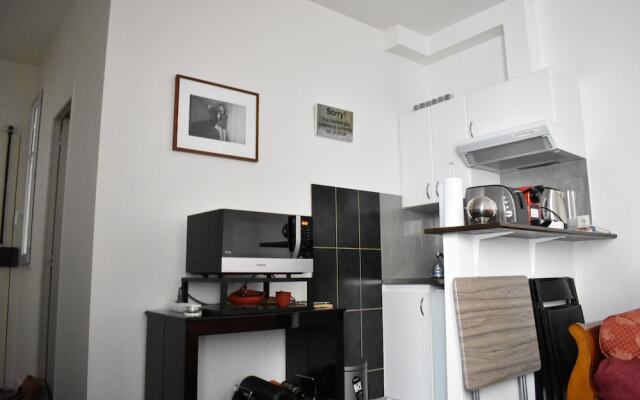 Simplistic 1 Bedroom Apartment in 17th