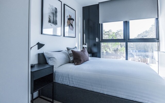 Studio With Balcony in Hill House
