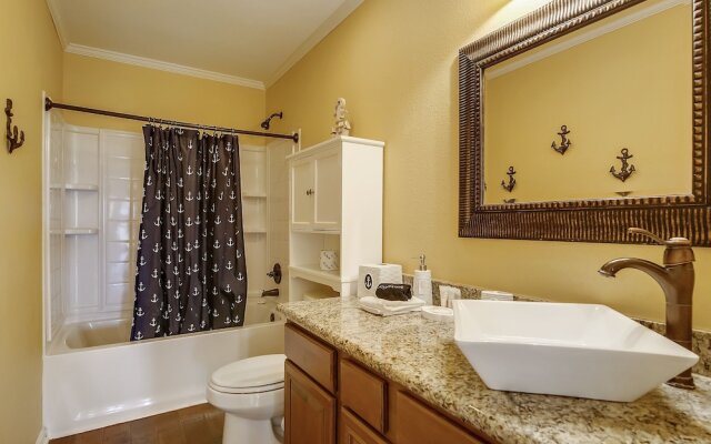 Beach Retreat 4 Bedrooms 2.5 Bathrooms Home