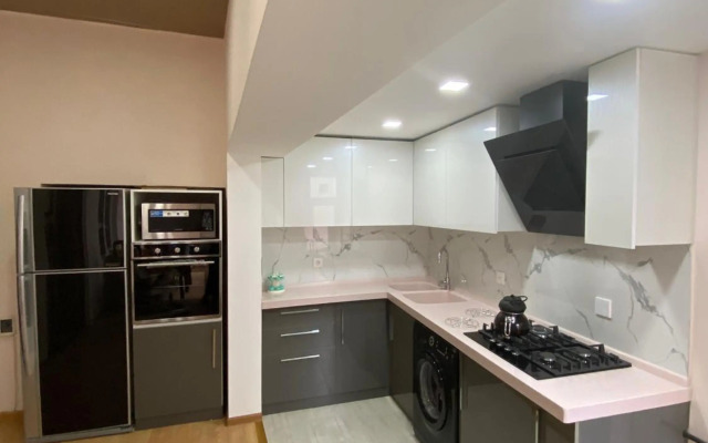 Cozy Old City Apartment