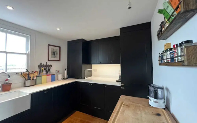 Bright 1 Bedroom Apartment in Hackney Near Colombia Road