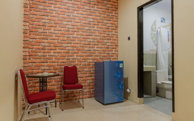 RedDoorz Plus near Pantai Malalayang Manado