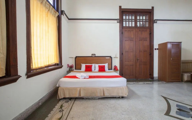 RedDoorz @ Lawang