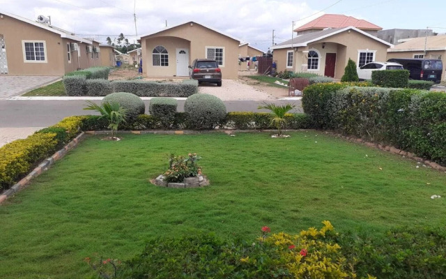 Charming 2-bed House in Portmore Gated Community
