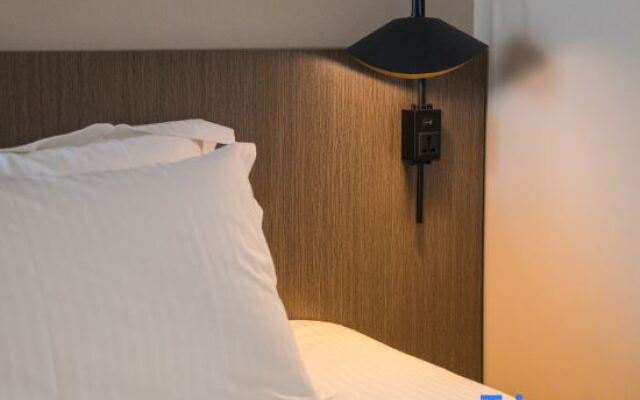 Jinjiang Inn Select Hotel (Yancheng Oufeng Flower Street Julonghu)