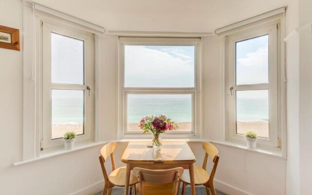 Worthing sea-front apartment