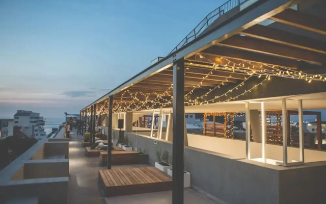 Modern Sea Point Apartment Rooftop Pool