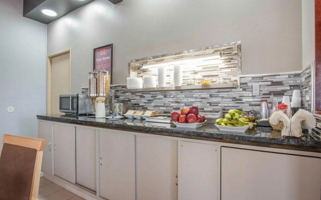 Econo Lodge Inn & Suites City Centre