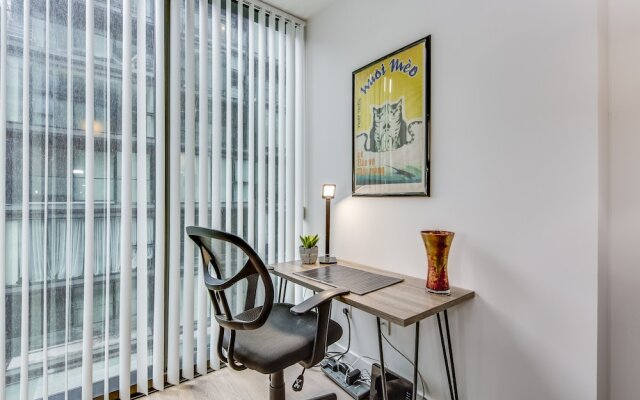 Stunning 1BR Suite in Popular King West