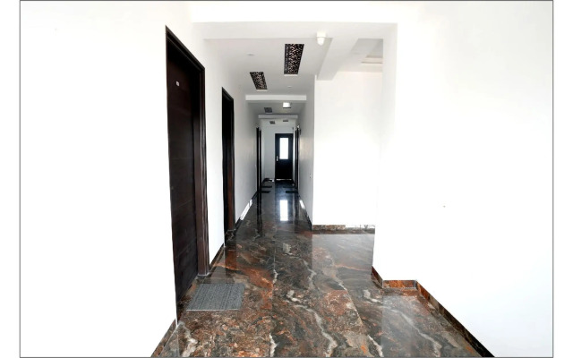 OYO Flagship 70002 Gupta Residency