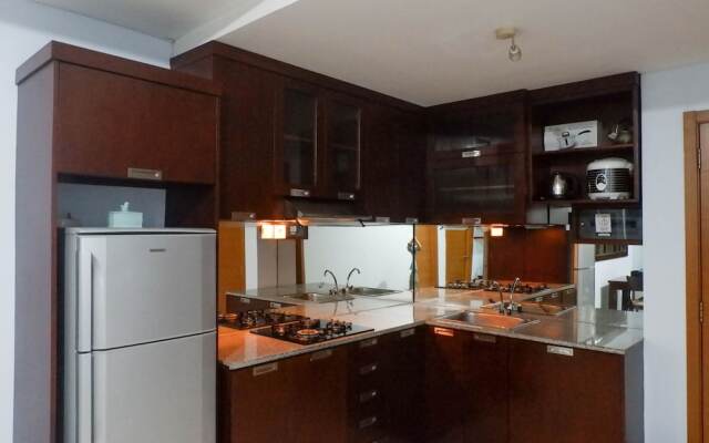 Modern 2Br Apartment At Aryaduta Residence Connected To Cito Mall