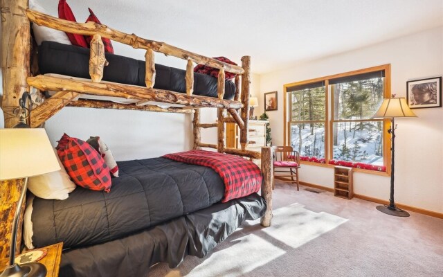 Wildwood Peaks 4 Bedroom Home by RedAwning