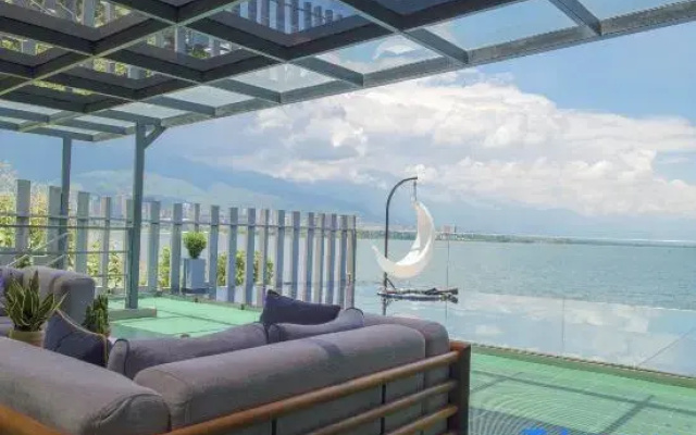 Dali Sugar Sea View Hotel (Erhai Park High-Speed Rail Station Branch)