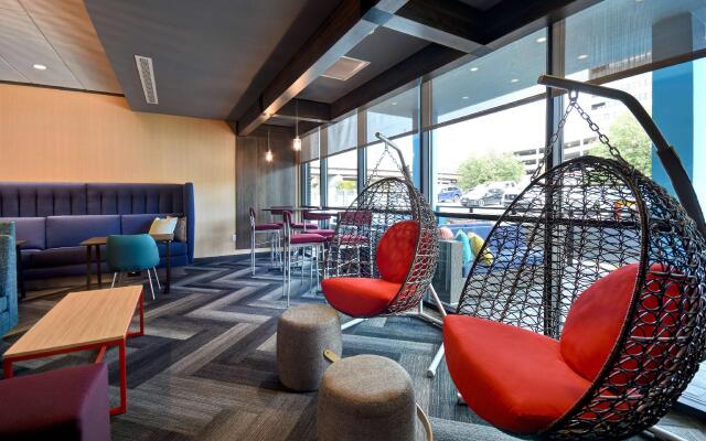 Tru by Hilton Manchester Downtown