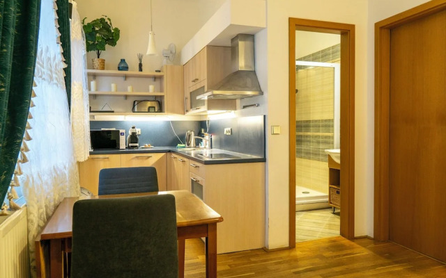 Katerina's Old Town Suite