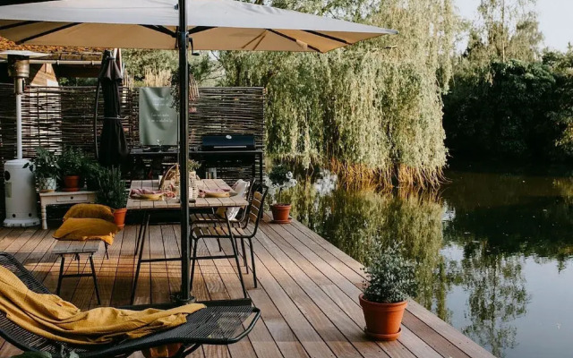 Chalet in Geel in Quiet Location by the Water