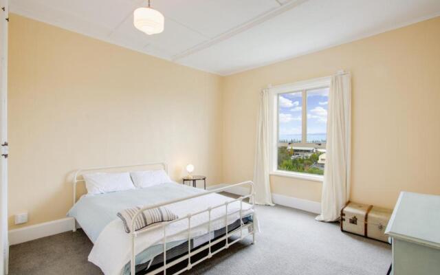 Views on Colenso - Napier Holiday Home