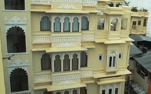 Hotel Raj Niwas