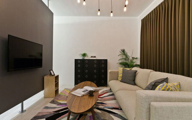 Kojima gallery / Island Apartment