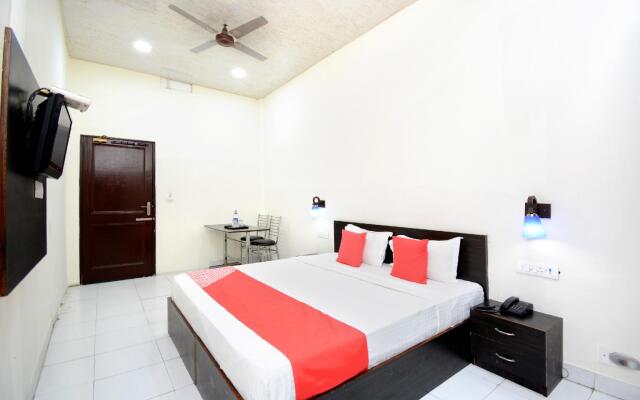 OYO 29776 Hotel Diamond