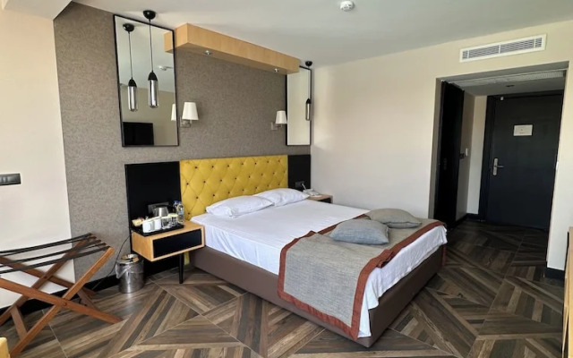 Enki Royal Cesme Hotel