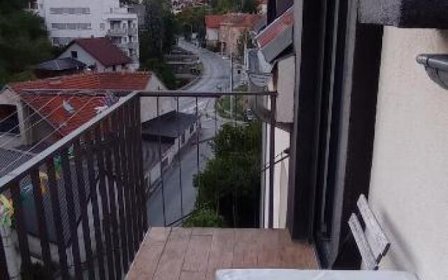 Two Flowers Apartments
