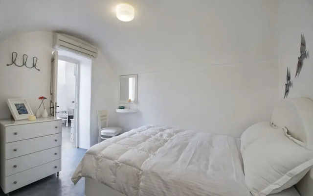 Pyrgos 3-bed Villa, Sleeps 8, With Pool and Aircon