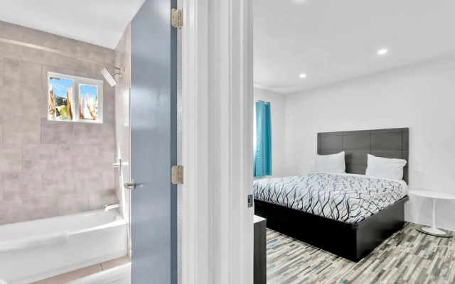 Tradewinds Motel