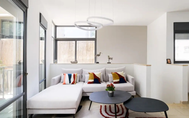 Elegant Duplex with XL Patio by FeelHome