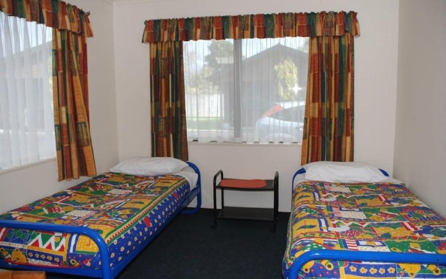 Cottage Park Motor Lodge and Conference Centre – Guest Rooms – Otaki