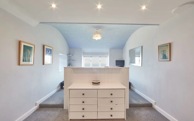Host Stay Fairview House