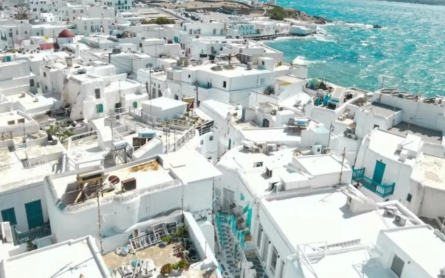 CAPRI Downtown Rooms