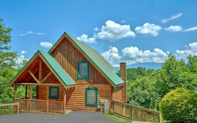 A Mountain View Theater Lodge Holiday home