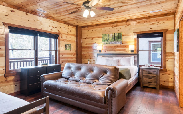 Boon by Avantstay 40-guest Luxe Smokies Retreat