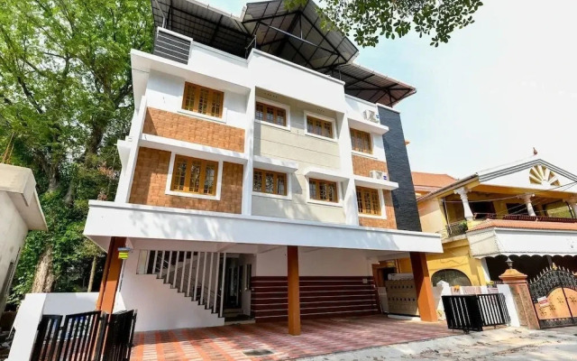 White House by OYO Rooms
