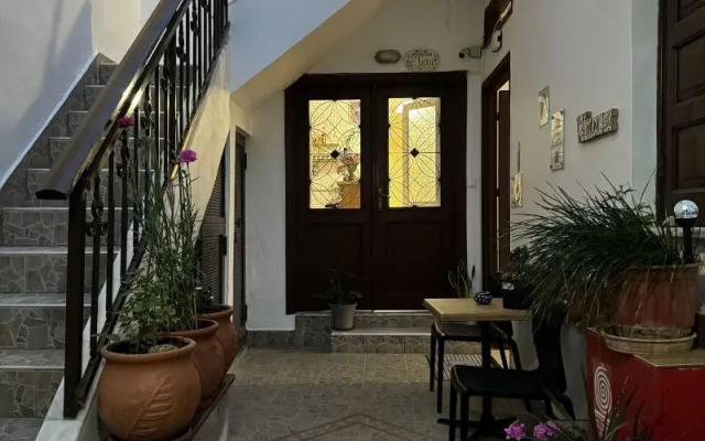 Eleni Rooms