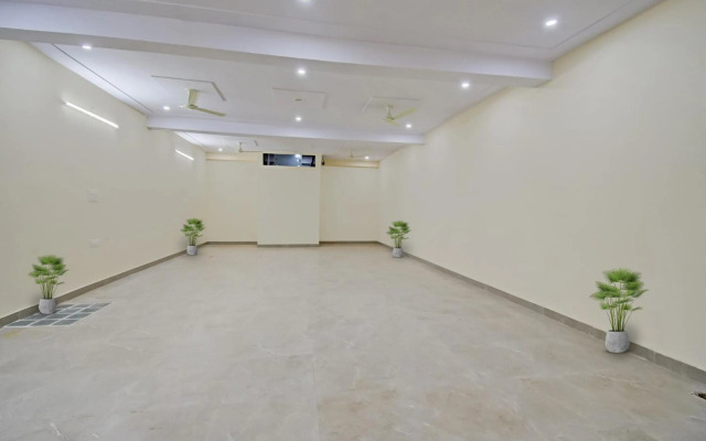 OYO Flagship 70066 Hotel Green Apple