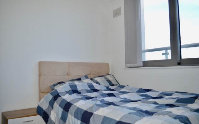 2 Bedroom Apartment With 2 Balconies in Manchester