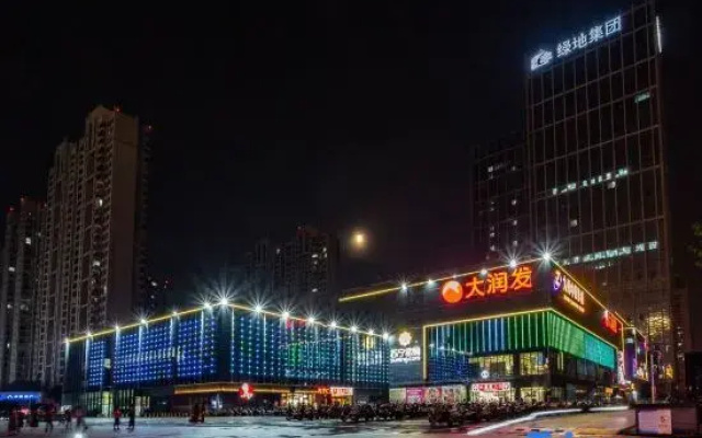 Lanju Homestay (Greenland Yingjiang Century City Yun Gongguan)